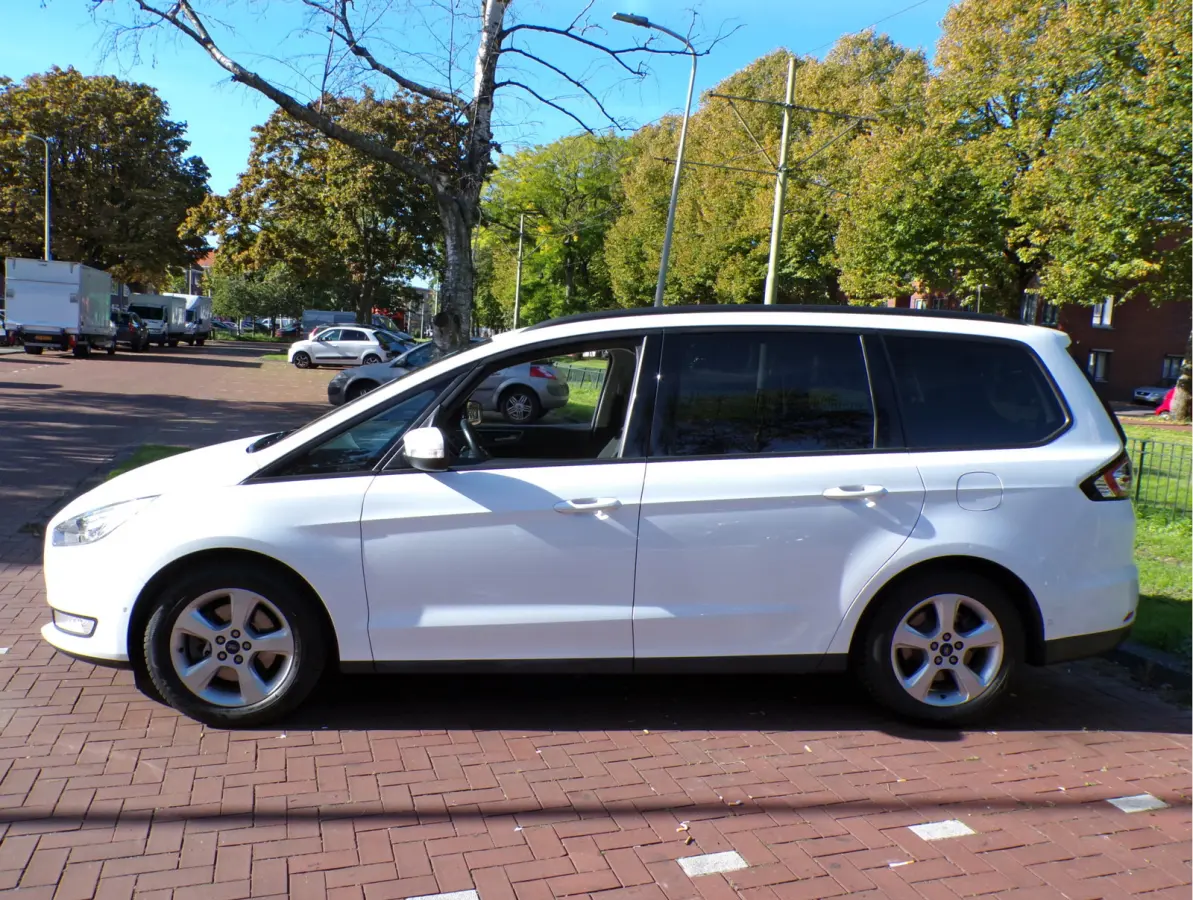 1.5 Titanium 7 PERSOONS..... 1E EIGENAAR,,,CAMERA NAV TEL CRUISECONT.....