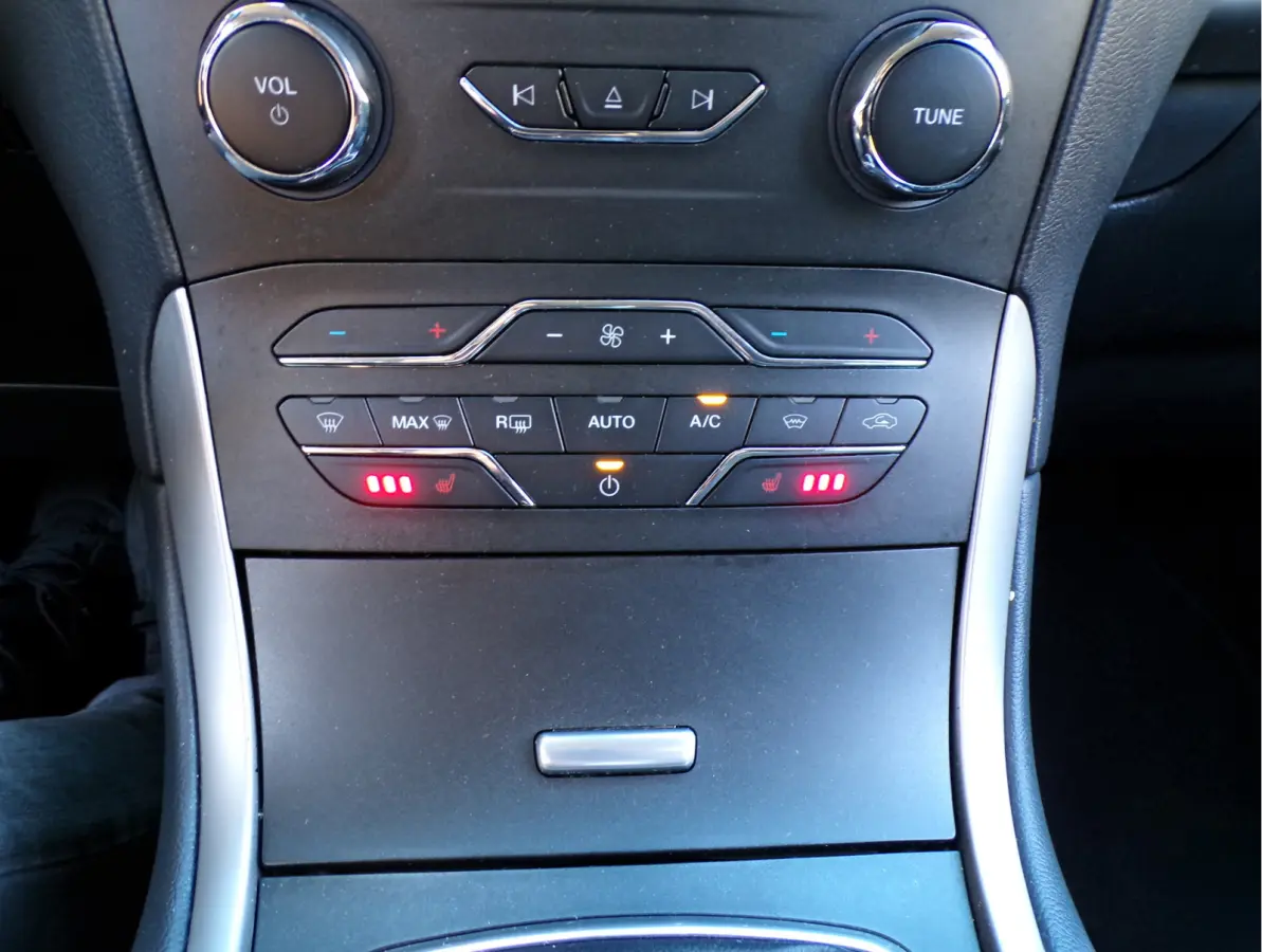 1.5 Titanium 7 PERSOONS..... 1E EIGENAAR,,,CAMERA NAV TEL CRUISECONT.....