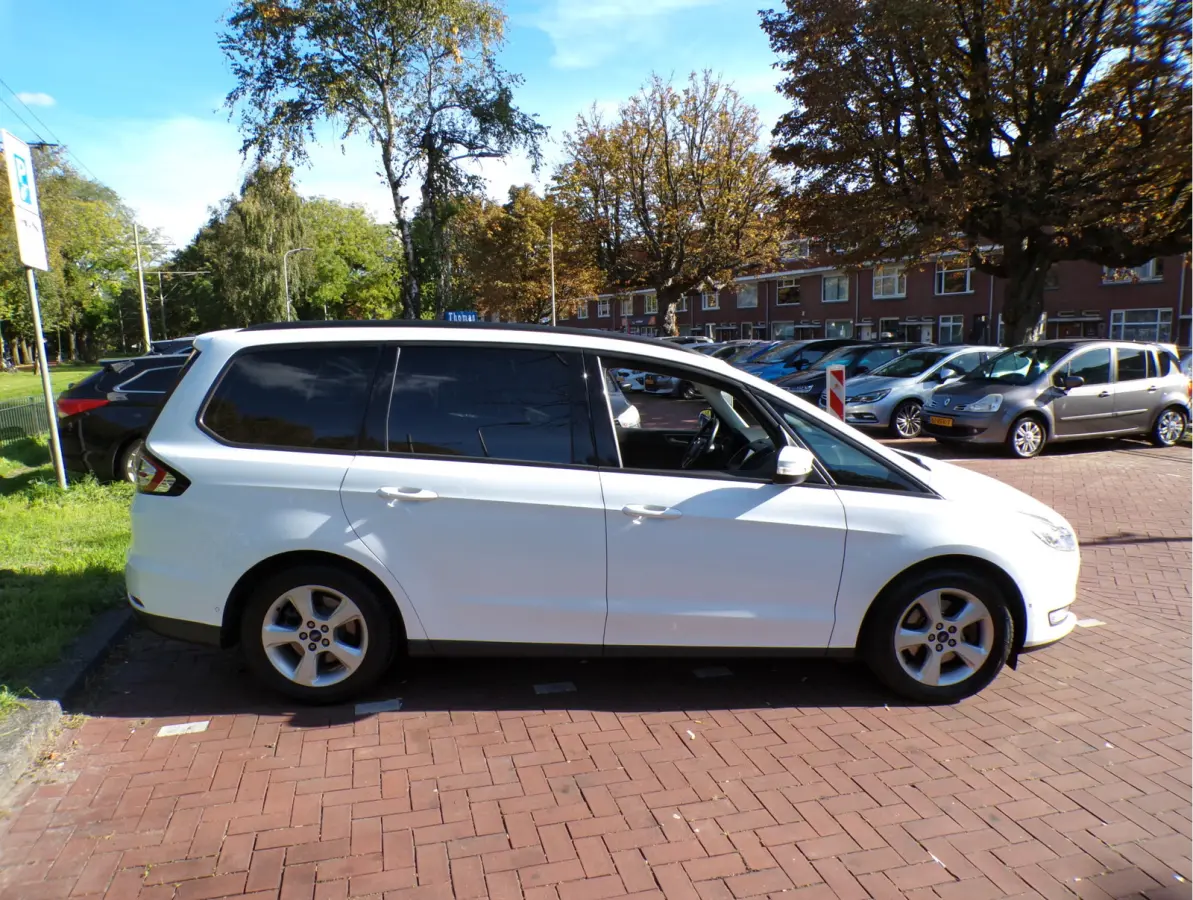 1.5 Titanium 7 PERSOONS..... 1E EIGENAAR,,,CAMERA NAV TEL CRUISECONT.....