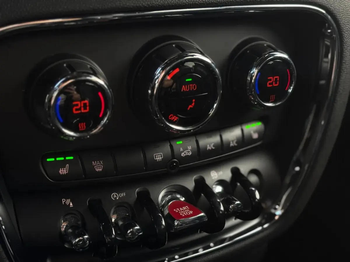 1.5 One Chili 5drs (Goed OnderH, StoelV, Carplay (optioneel), Leder, StoelV, Climate Con, Etc)