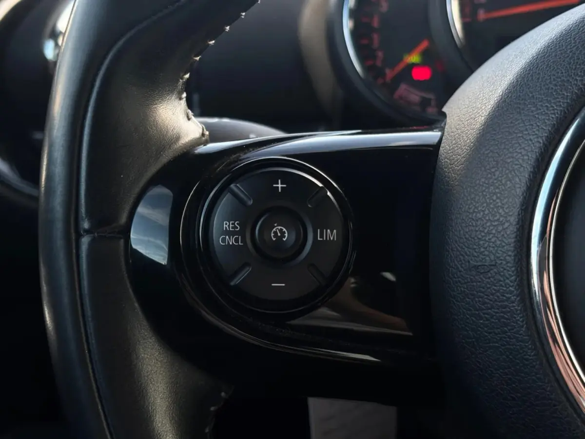 1.5 One Chili 5drs (Goed OnderH, StoelV, Carplay (optioneel), Leder, StoelV, Climate Con, Etc)