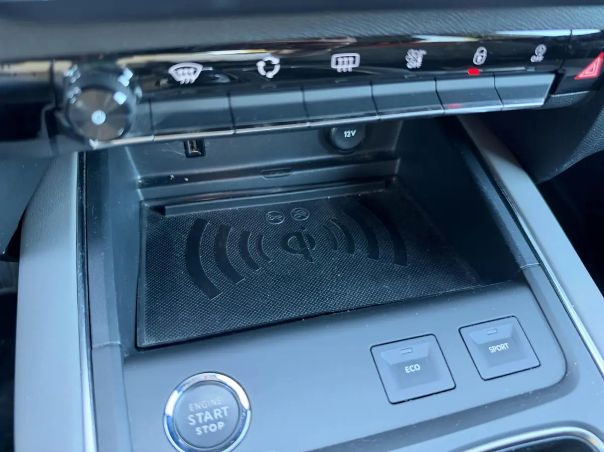 1.2 PureTech Automaat Feel | Navigatie | Adaptive cruise | Camera | Trekhaak