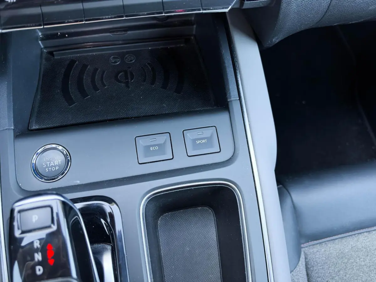 1.2 PureTech Automaat Feel | Navigatie | Adaptive cruise | Camera | Trekhaak