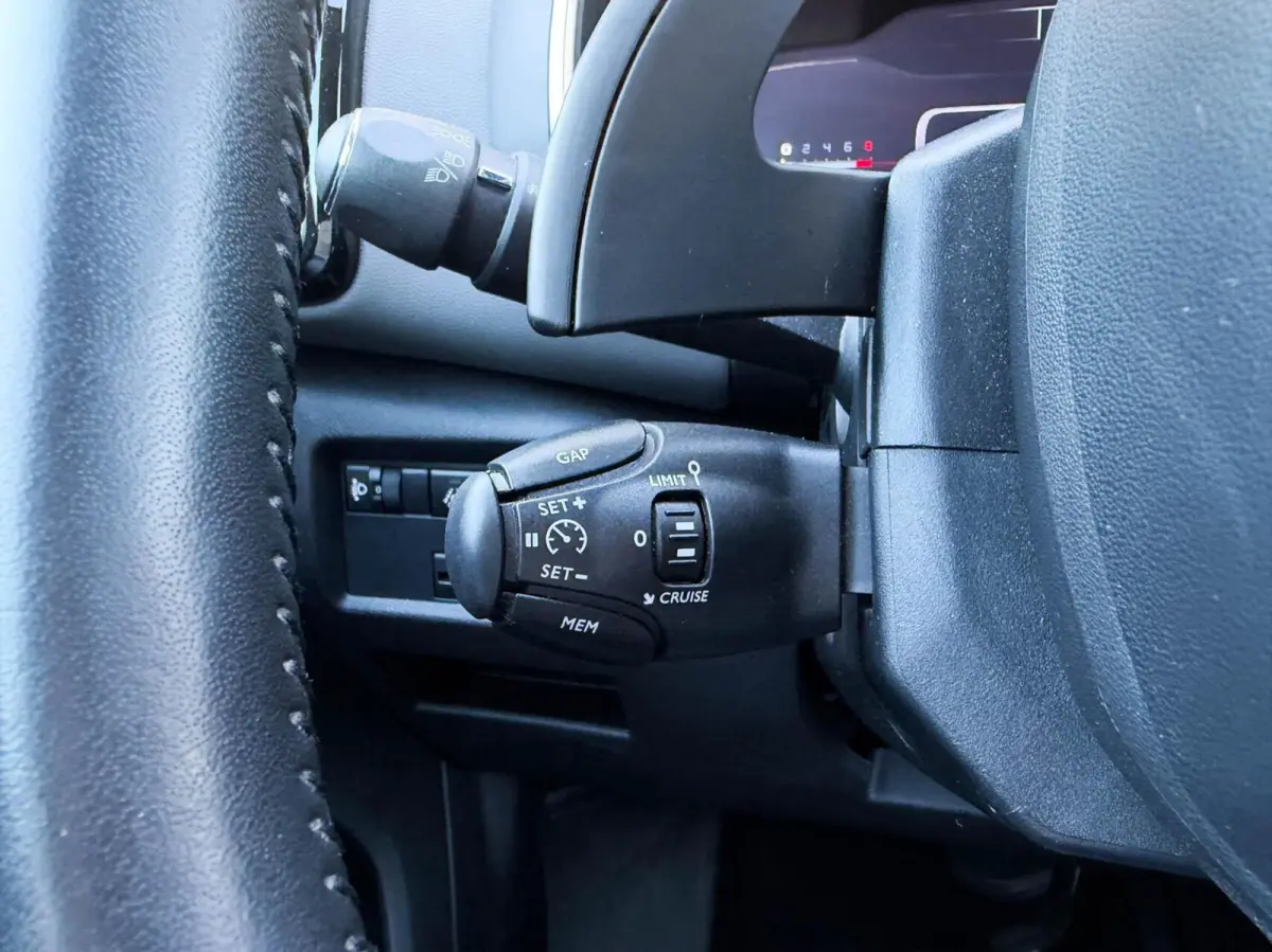 1.2 PureTech Automaat Feel | Navigatie | Adaptive cruise | Camera | Trekhaak