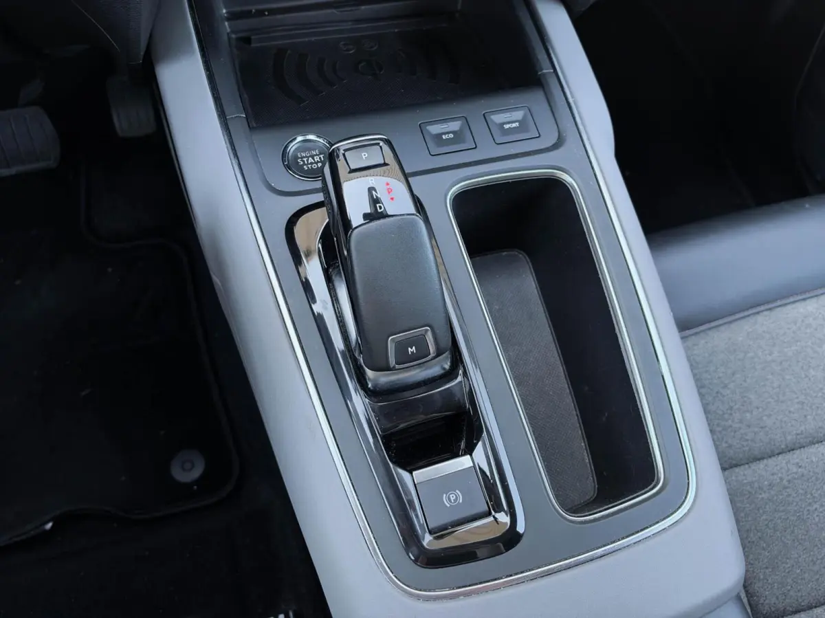 1.2 PureTech Automaat Feel | Navigatie | Adaptive cruise | Camera | Trekhaak