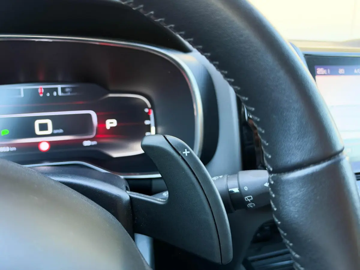 1.2 PureTech Automaat Feel | Navigatie | Adaptive cruise | Camera | Trekhaak