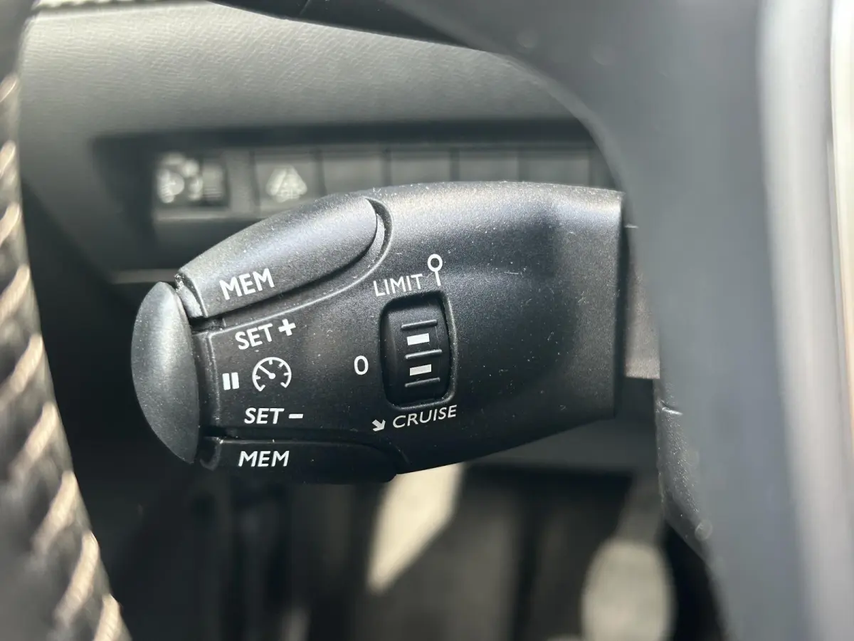 1.2 PureTech Active Pack | Parkeersensoren | Airco | Apple Carplay/Android Auto