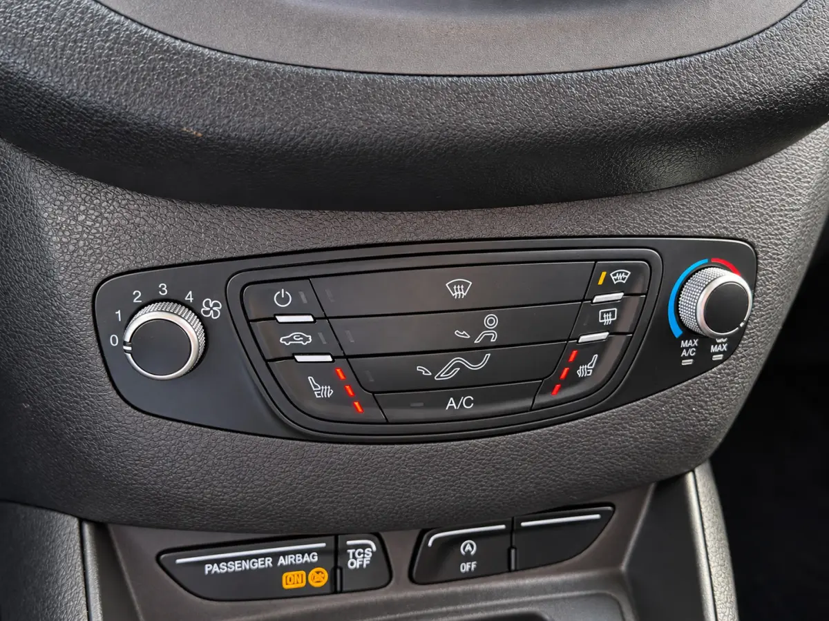 1.0 Carplay/ Camera/ Climate/Cruise