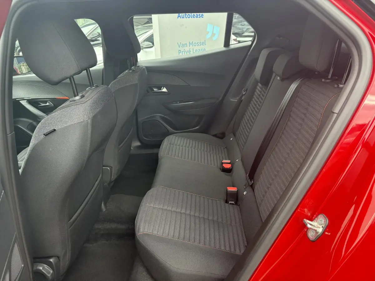 1.2 PureTech Active Pack | Parkeersensoren | Climate control | Apple Carplay/Android Auto