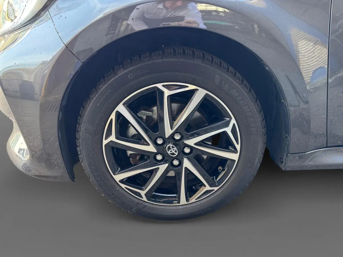 1.5 Hybrid Style | Navigatie | Climate control | Parkeer camera | Stoel verwarming | Keyless