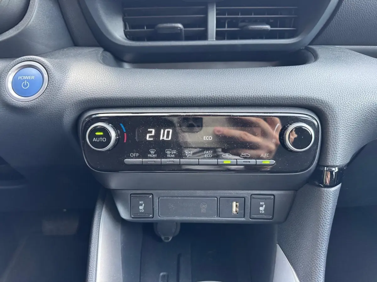 1.5 Hybrid Style | Navigatie | Climate control | Parkeer camera | Stoel verwarming | Keyless