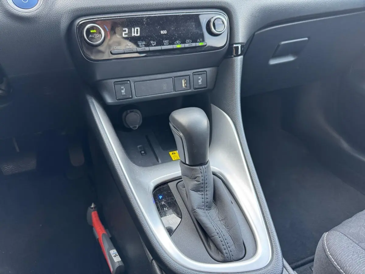 1.5 Hybrid Style | Navigatie | Climate control | Parkeer camera | Stoel verwarming | Keyless