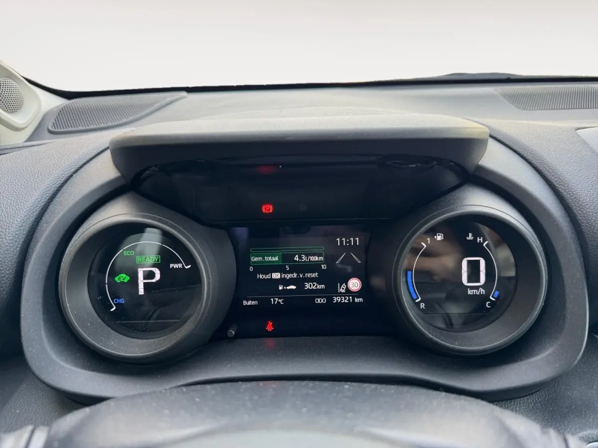 1.5 Hybrid Style | Navigatie | Climate control | Parkeer camera | Stoel verwarming | Keyless