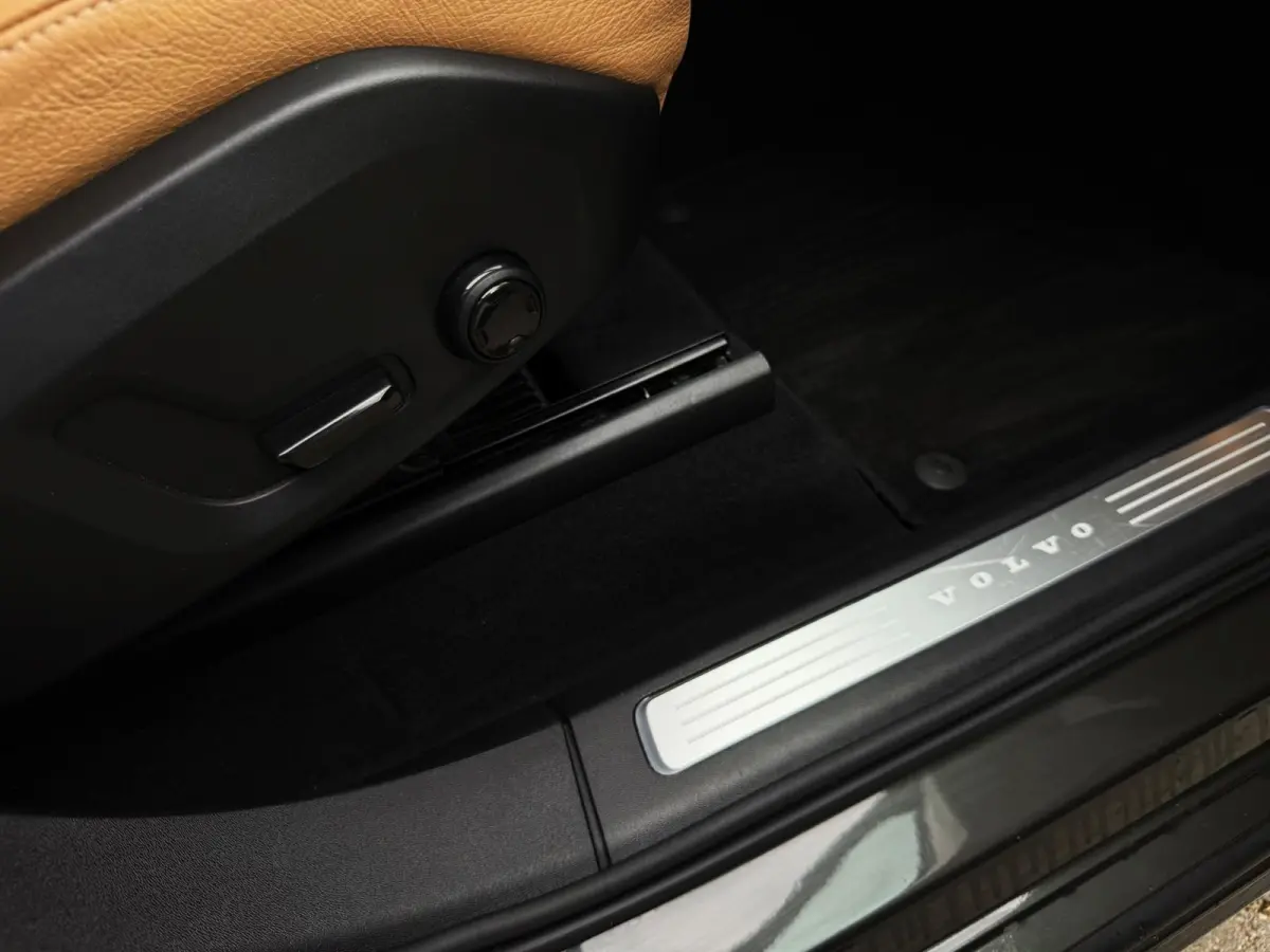 2.0 D4 90th Anniversary Edition 190PK|Full Led|Adaptive Cruise|StoelVW|Carplay|7-Zits|Lane Assist|Camera|Trekhaak|Isofi