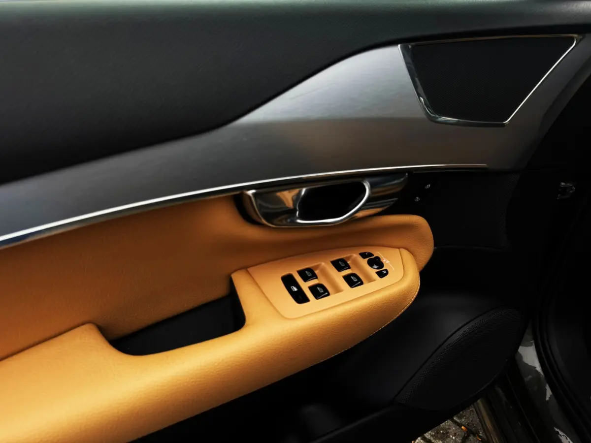 2.0 D4 90th Anniversary Edition 190PK|Full Led|Adaptive Cruise|StoelVW|Carplay|7-Zits|Lane Assist|Camera|Trekhaak|Isofi