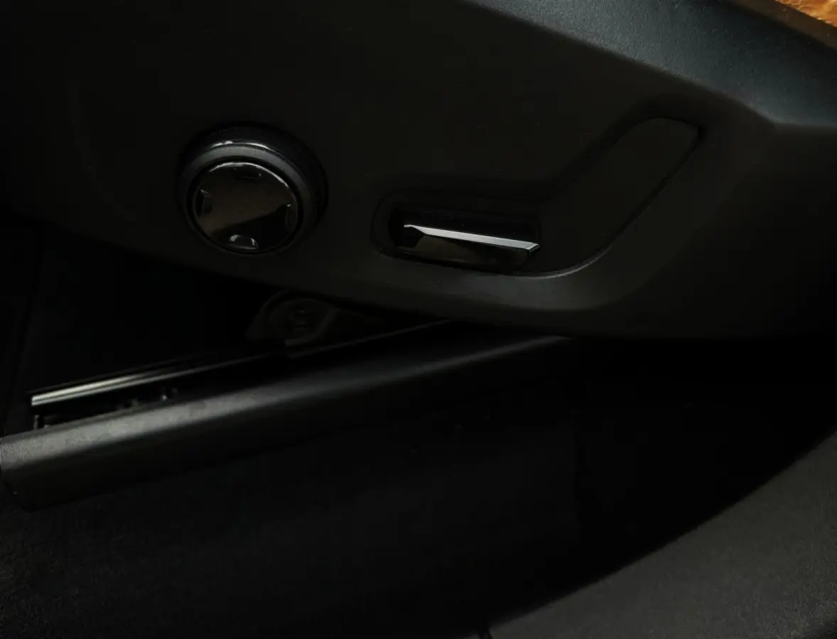 2.0 D4 90th Anniversary Edition 190PK|Full Led|Adaptive Cruise|StoelVW|Carplay|7-Zits|Lane Assist|Camera|Trekhaak|Isofi