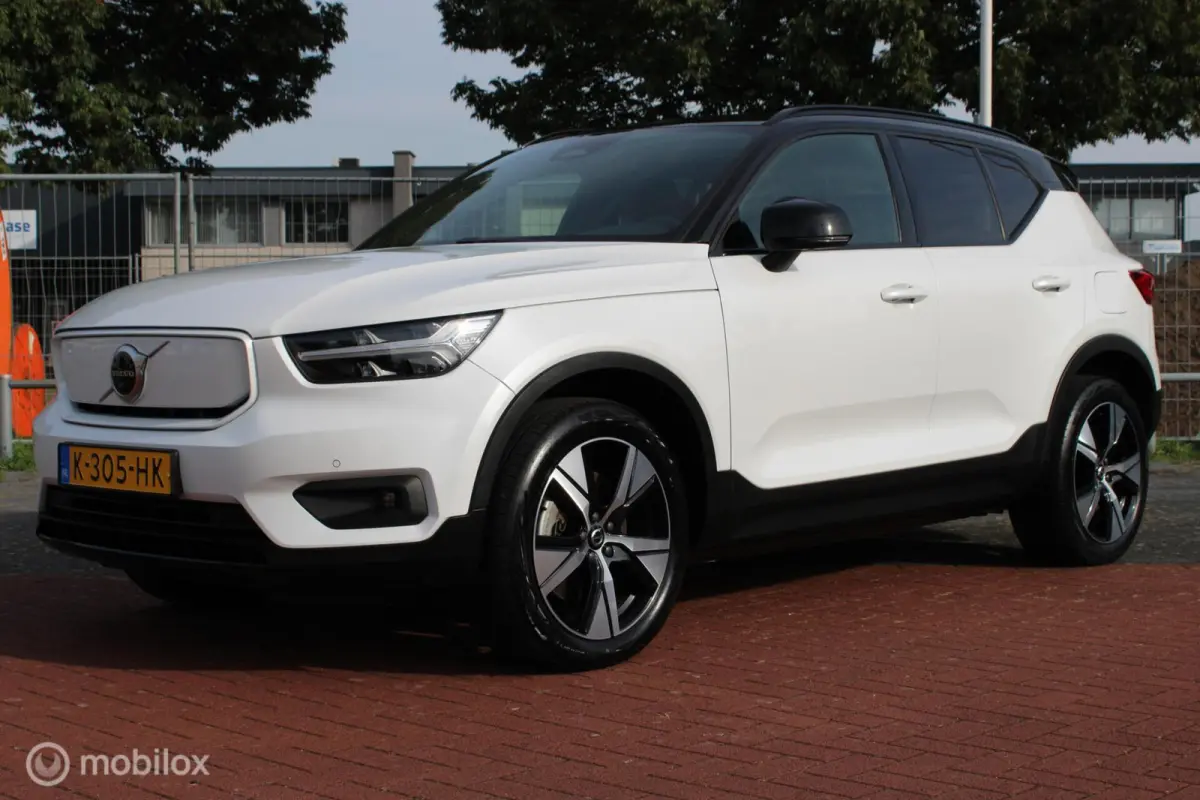 P8 409 PK AWD R-Design, Wit parelmoer, Zwart dak, Donker glas, Stoel-stuurverwarming, Cruise, Clima, Navi, App connect , Pdc + Camera rondom