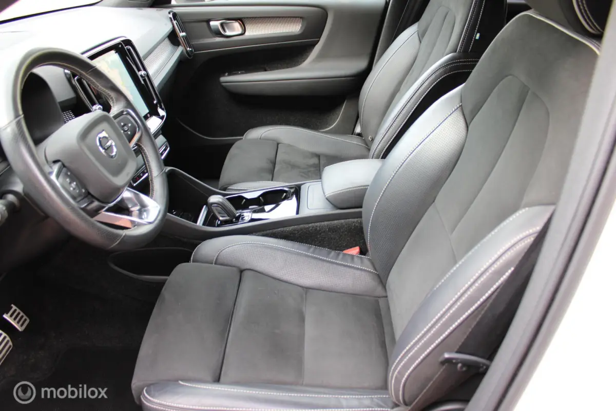P8 409 PK AWD R-Design, Wit parelmoer, Zwart dak, Donker glas, Stoel-stuurverwarming, Cruise, Clima, Navi, App connect , Pdc + Camera rondom