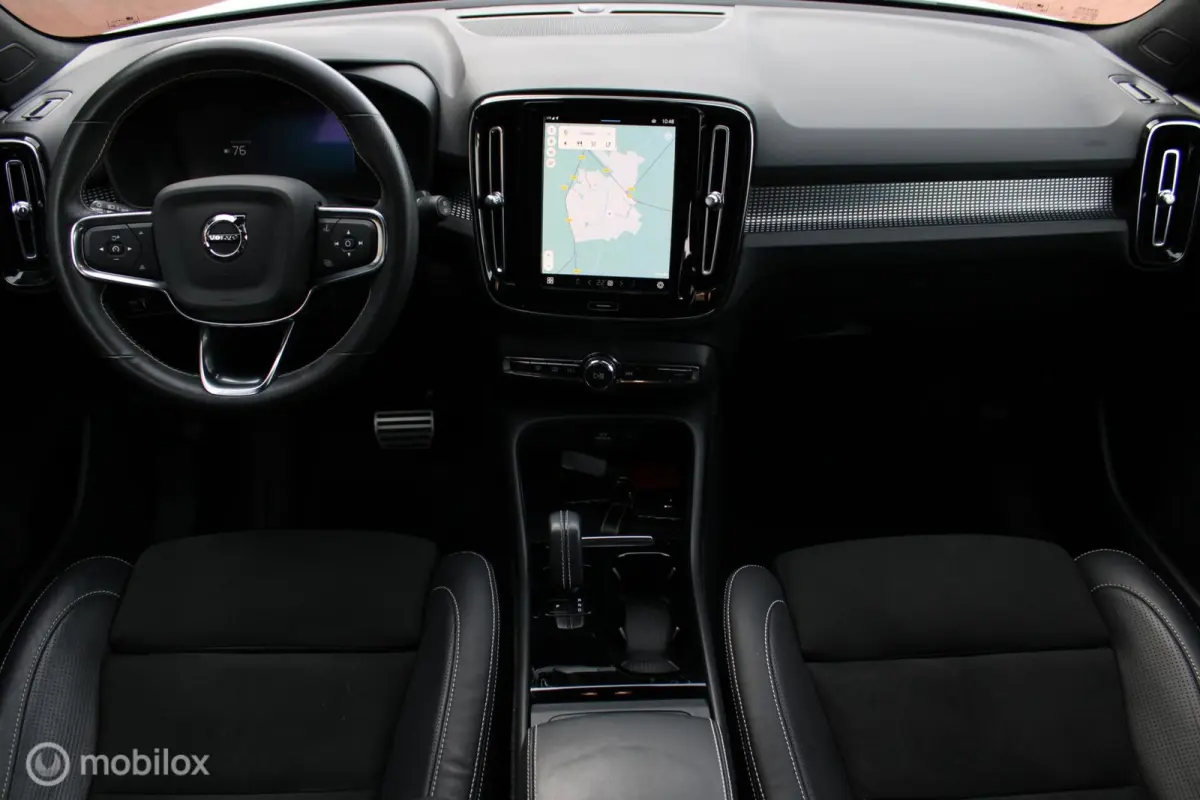 P8 409 PK AWD R-Design, Wit parelmoer, Zwart dak, Donker glas, Stoel-stuurverwarming, Cruise, Clima, Navi, App connect , Pdc + Camera rondom