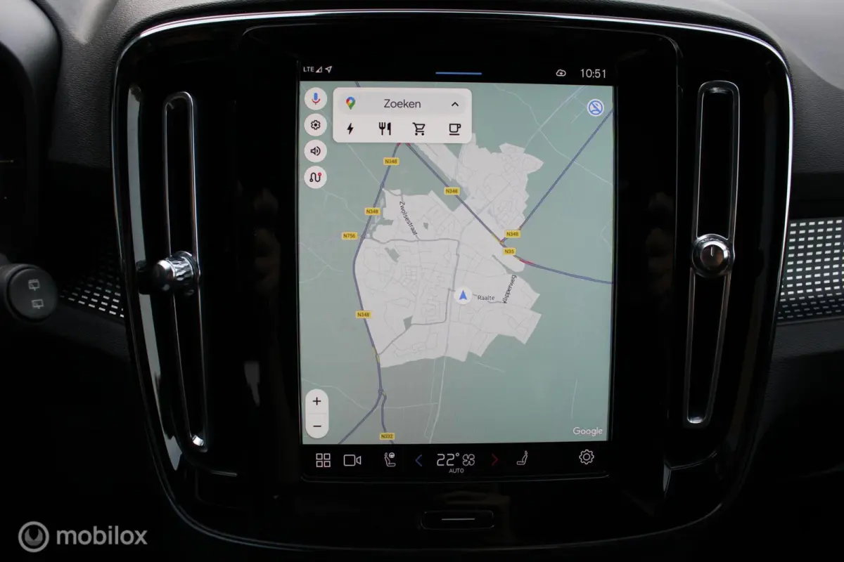 P8 409 PK AWD R-Design, Wit parelmoer, Zwart dak, Donker glas, Stoel-stuurverwarming, Cruise, Clima, Navi, App connect , Pdc + Camera rondom