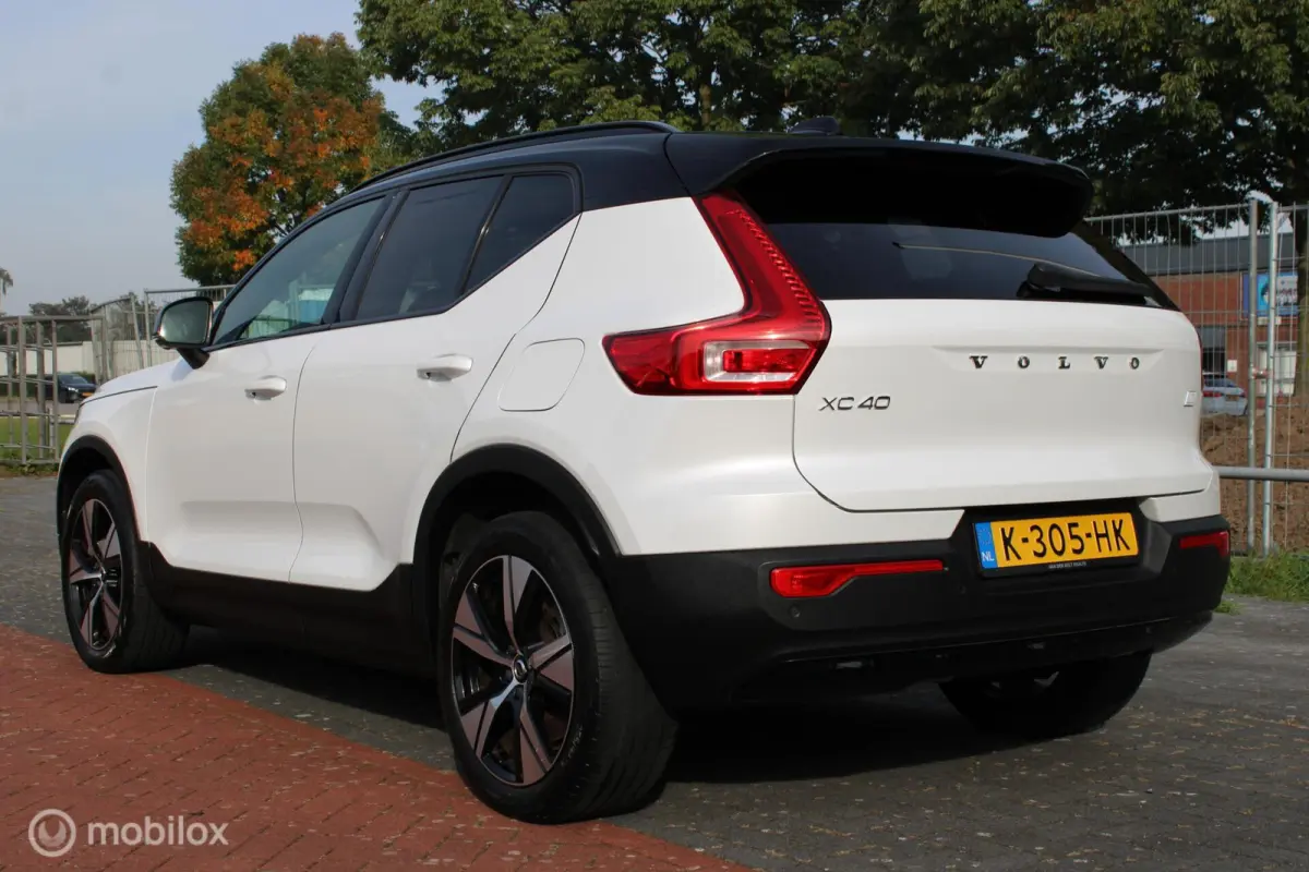 P8 409 PK AWD R-Design, Wit parelmoer, Zwart dak, Donker glas, Stoel-stuurverwarming, Cruise, Clima, Navi, App connect , Pdc + Camera rondom