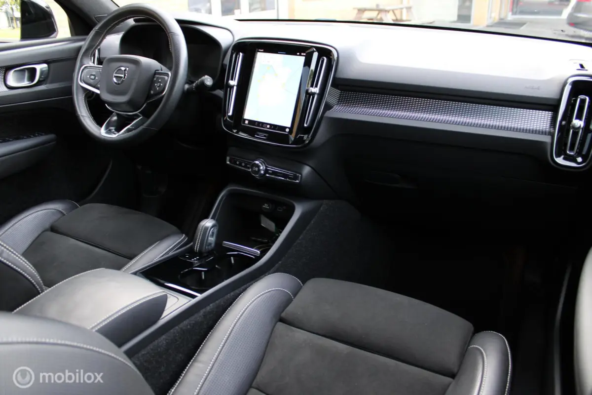 P8 409 PK AWD R-Design, Wit parelmoer, Zwart dak, Donker glas, Stoel-stuurverwarming, Cruise, Clima, Navi, App connect , Pdc + Camera rondom