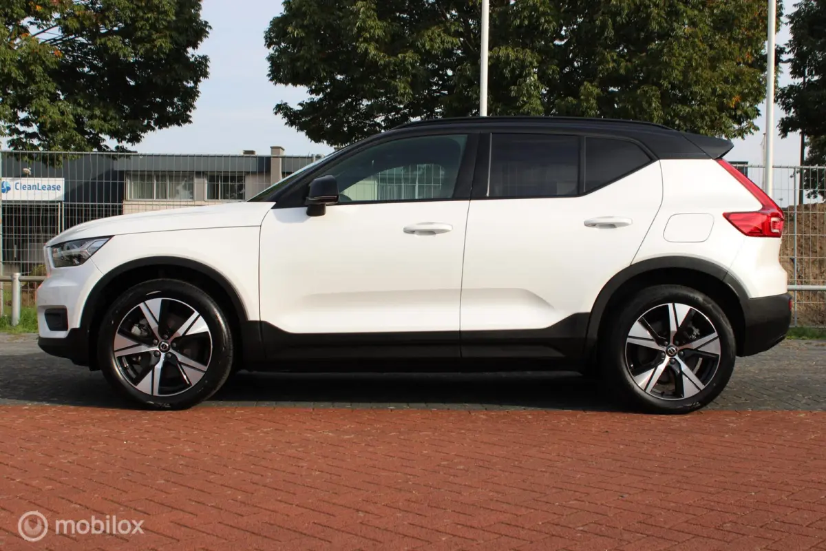 P8 409 PK AWD R-Design, Wit parelmoer, Zwart dak, Donker glas, Stoel-stuurverwarming, Cruise, Clima, Navi, App connect , Pdc + Camera rondom