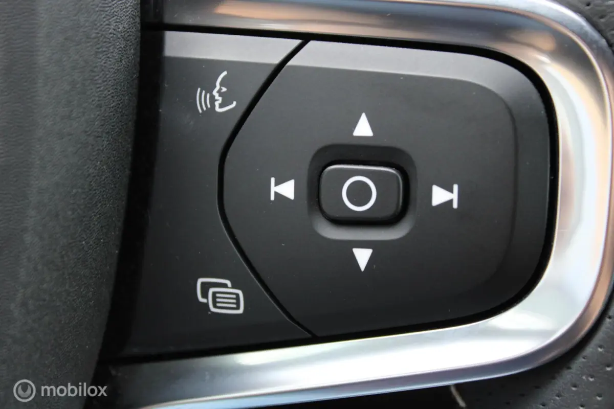 P8 409 PK AWD R-Design, Wit parelmoer, Zwart dak, Donker glas, Stoel-stuurverwarming, Cruise, Clima, Navi, App connect , Pdc + Camera rondom