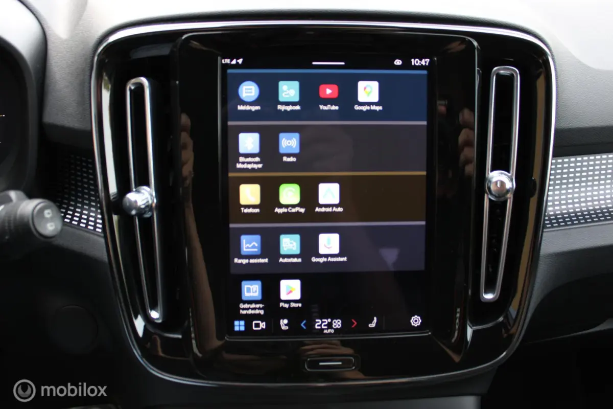 P8 409 PK AWD R-Design, Wit parelmoer, Zwart dak, Donker glas, Stoel-stuurverwarming, Cruise, Clima, Navi, App connect , Pdc + Camera rondom