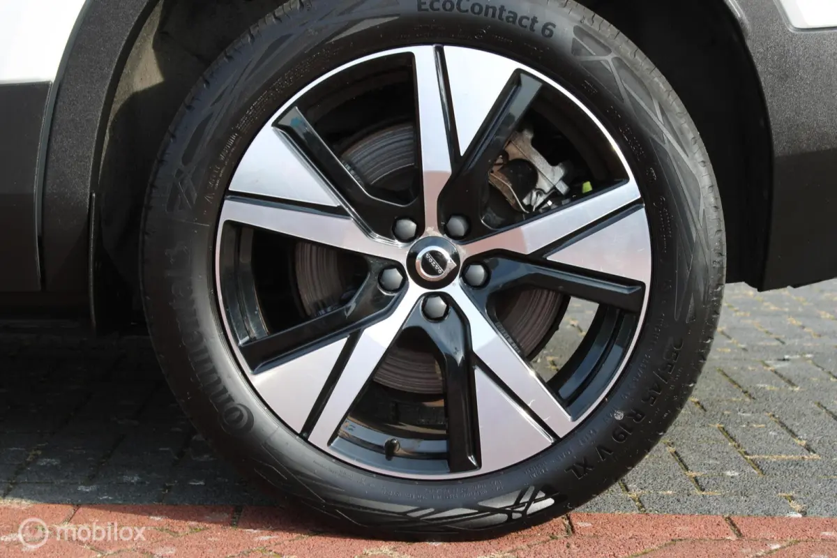 P8 409 PK AWD R-Design, Wit parelmoer, Zwart dak, Donker glas, Stoel-stuurverwarming, Cruise, Clima, Navi, App connect , Pdc + Camera rondom