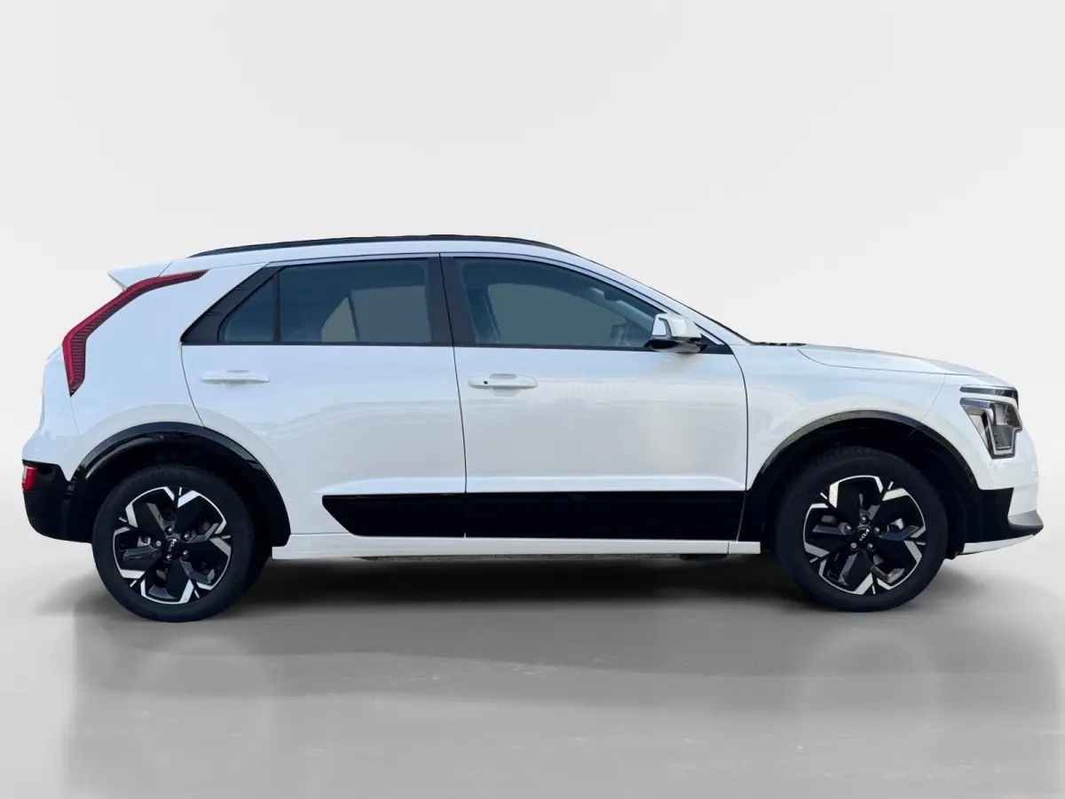 DynamicLine 64.8 kWh | Navigatie | LM-Velgen | Climate control | adaptieve cruise control | Keyless | Trekhaak