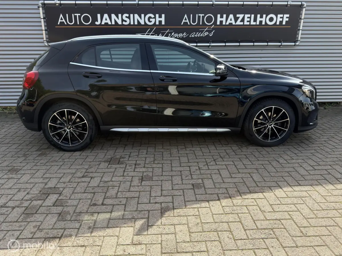 180 Prestige | Schuif/Kanteldak | Stoelverwarming | Bi-Xenon | LM Velgen |
