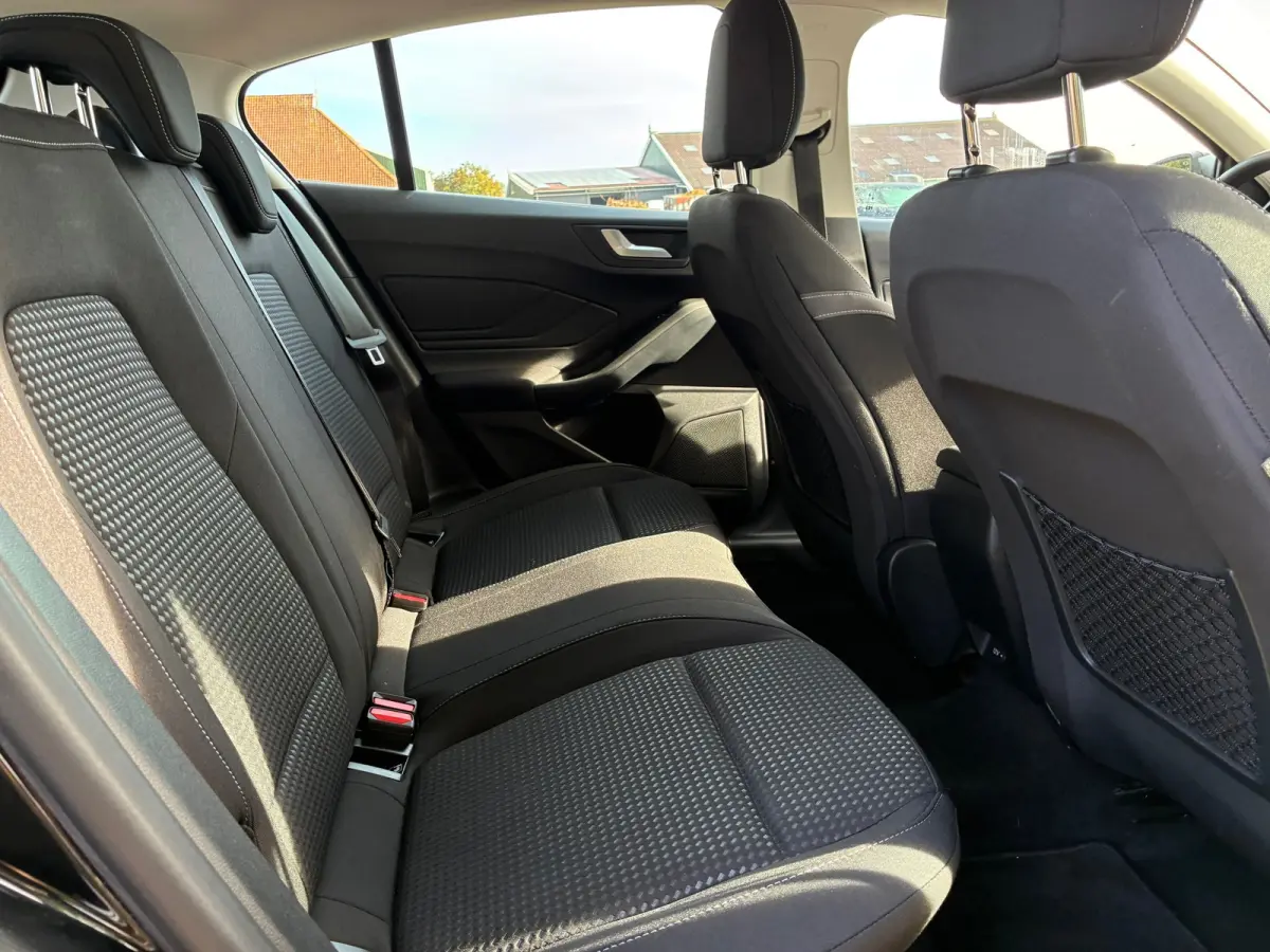 1.0 EcoBoost Trend Edition Business | Cruise + Airco + Navi nu € 12.975,-