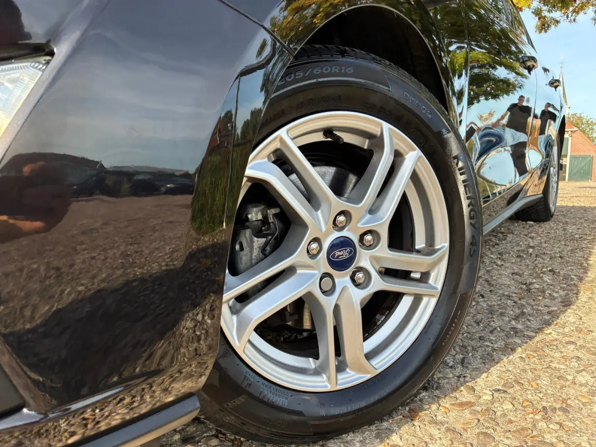 1.0 EcoBoost Trend Edition Business | Cruise + Airco + Navi nu € 12.975,-