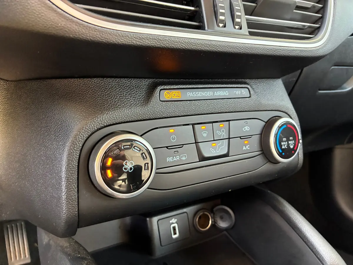 1.0 EcoBoost Trend Edition Business | Cruise + Airco + Navi nu € 12.975,-