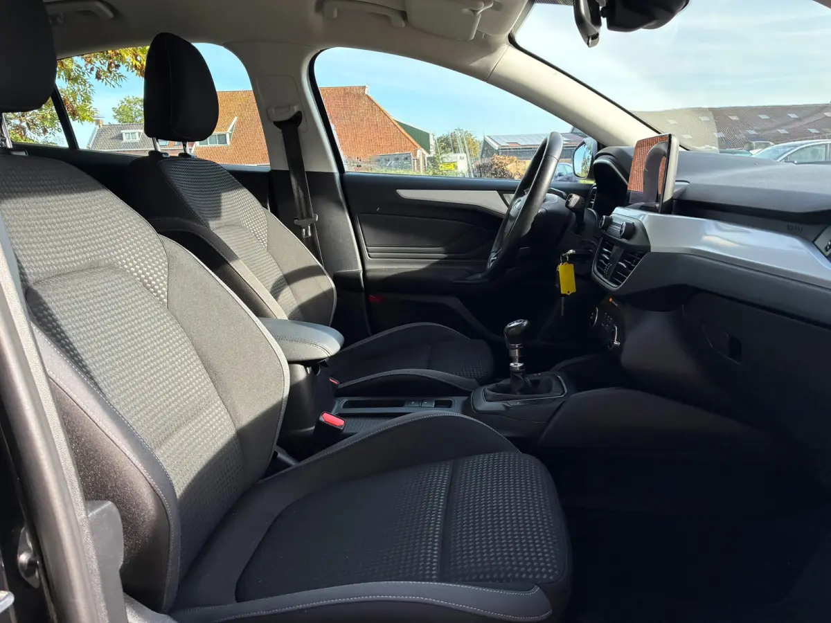 1.0 EcoBoost Trend Edition Business | Cruise + Airco + Navi nu € 12.975,-