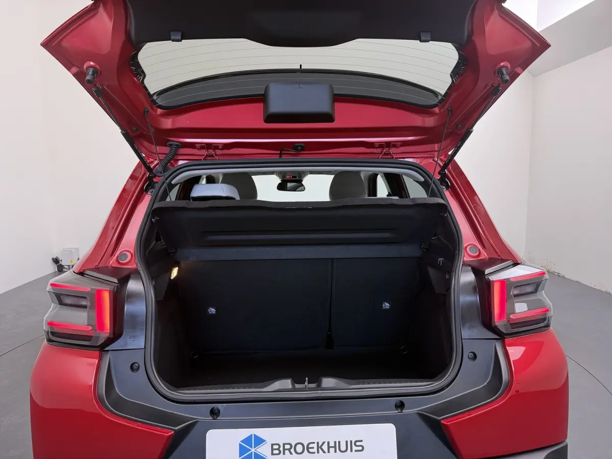 Max | Achteruitrijcamera | Dagrijverlichting | Draadloze telefoonlader