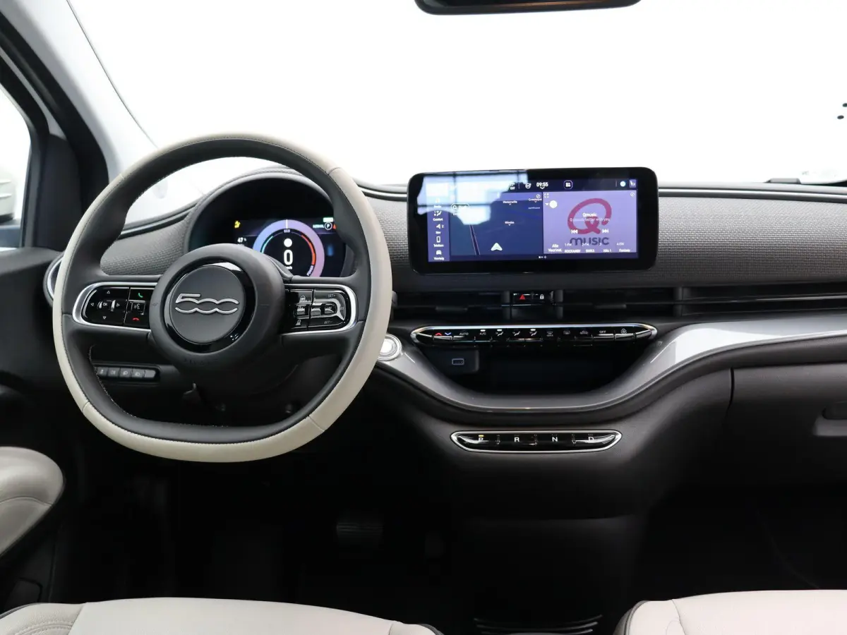 La Prima 42 kWh | WLTP 299km | Stoelverwarming | Getint Glas | Full Led | Apple Carplay & Android Auto |