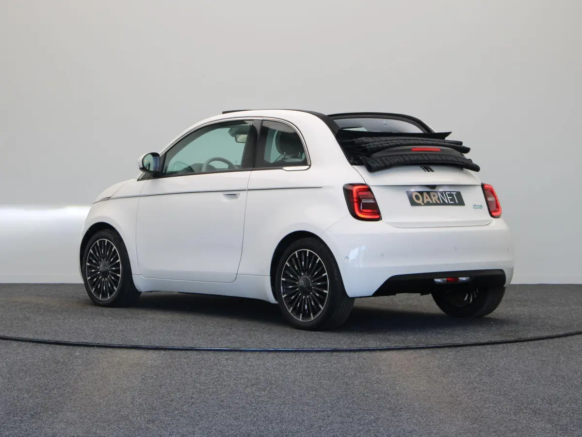 La Prima 42 kWh | WLTP 299km | Stoelverwarming | Getint Glas | Full Led | Apple Carplay & Android Auto |