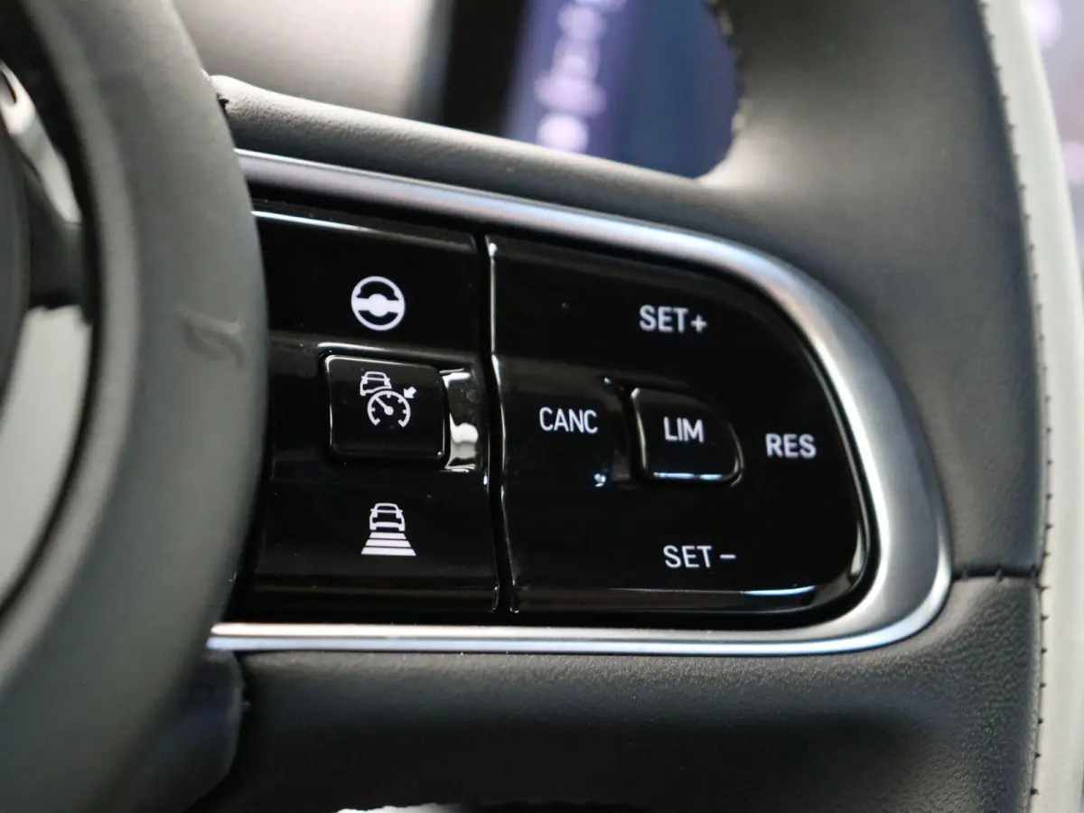 La Prima 42 kWh | WLTP 299km | Stoelverwarming | Getint Glas | Full Led | Apple Carplay & Android Auto |