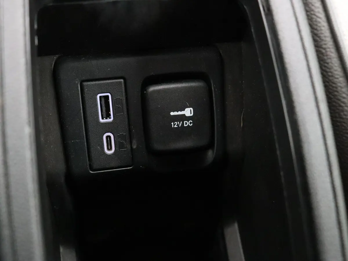 La Prima 42 kWh | WLTP 299km | Stoelverwarming | Getint Glas | Full Led | Apple Carplay & Android Auto |