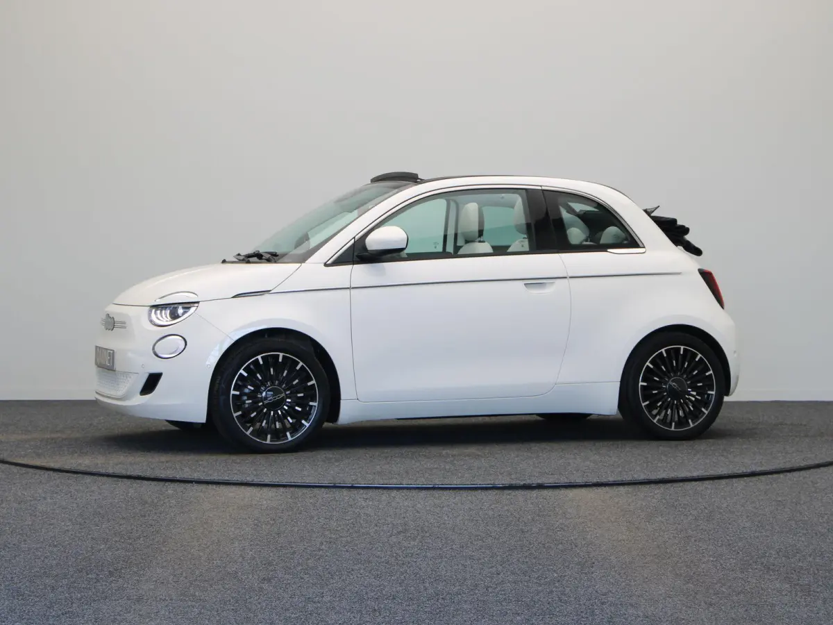 La Prima 42 kWh | WLTP 299km | Stoelverwarming | Getint Glas | Full Led | Apple Carplay & Android Auto |