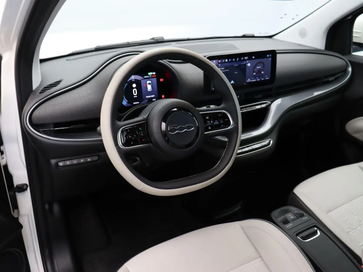 La Prima 42 kWh | WLTP 299km | Stoelverwarming | Getint Glas | Full Led | Apple Carplay & Android Auto |
