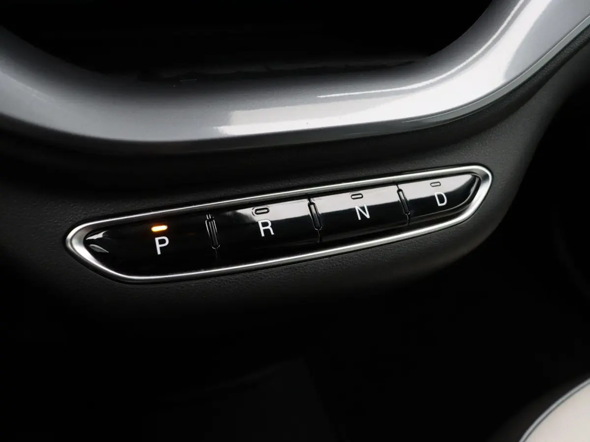 La Prima 42 kWh | WLTP 299km | Stoelverwarming | Getint Glas | Full Led | Apple Carplay & Android Auto |