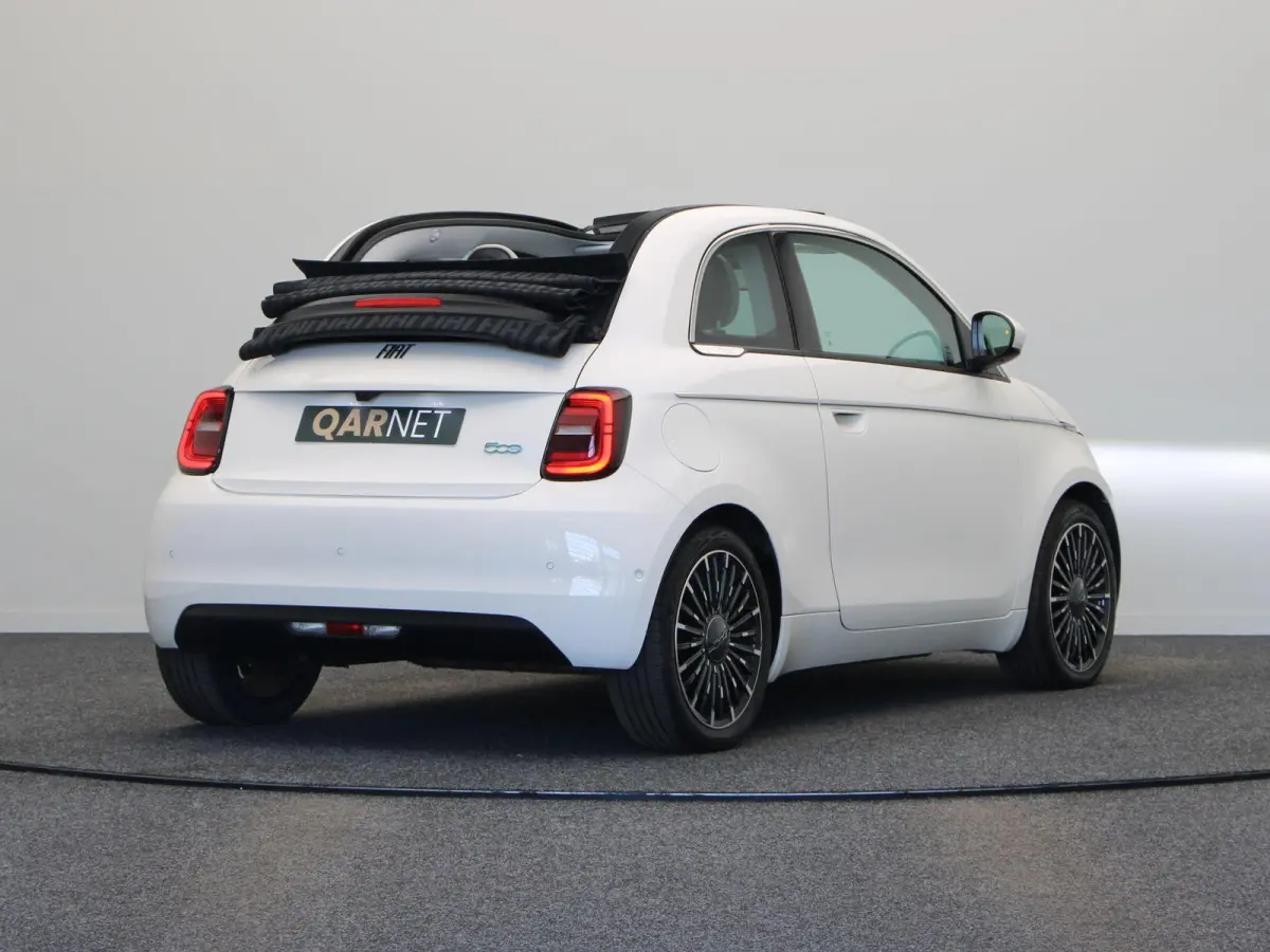 La Prima 42 kWh | WLTP 299km | Stoelverwarming | Getint Glas | Full Led | Apple Carplay & Android Auto |