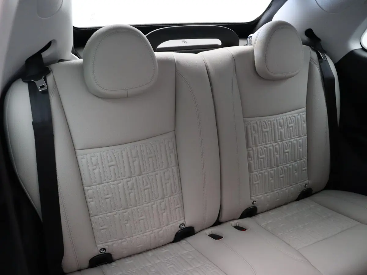 La Prima 42 kWh | WLTP 299km | Stoelverwarming | Getint Glas | Full Led | Apple Carplay & Android Auto |