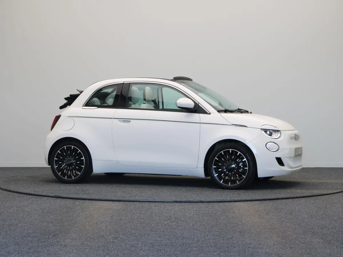 La Prima 42 kWh | WLTP 299km | Stoelverwarming | Getint Glas | Full Led | Apple Carplay & Android Auto |