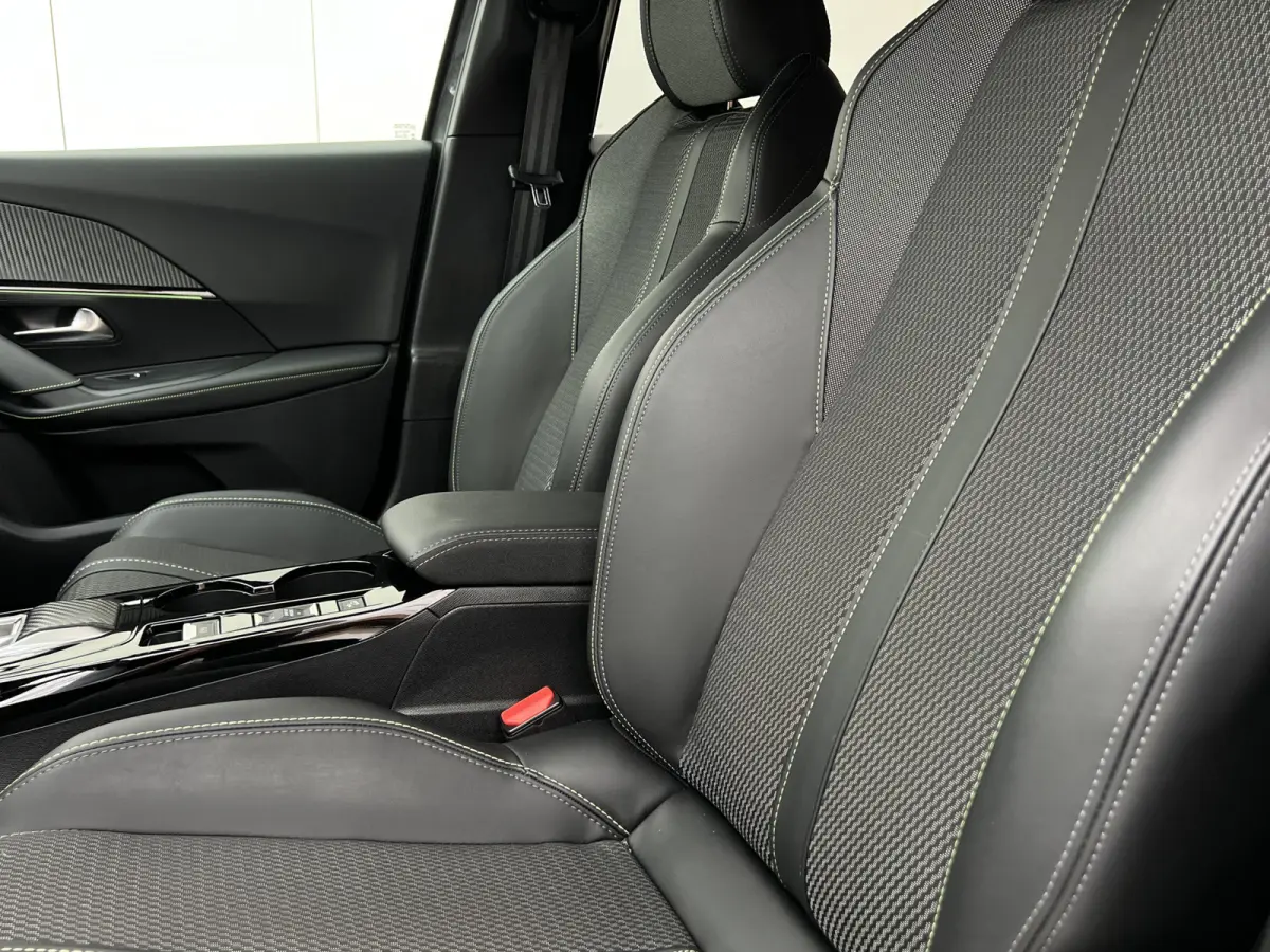 PureTech 130 GT EAT8 Automaat | Camera | Draadloze lader | Android Auto / Carplay