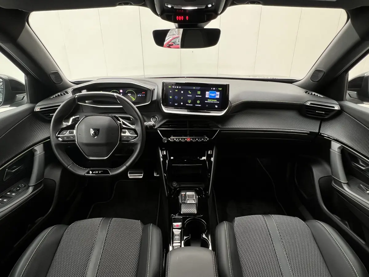 PureTech 130 GT EAT8 Automaat | Camera | Draadloze lader | Android Auto / Carplay