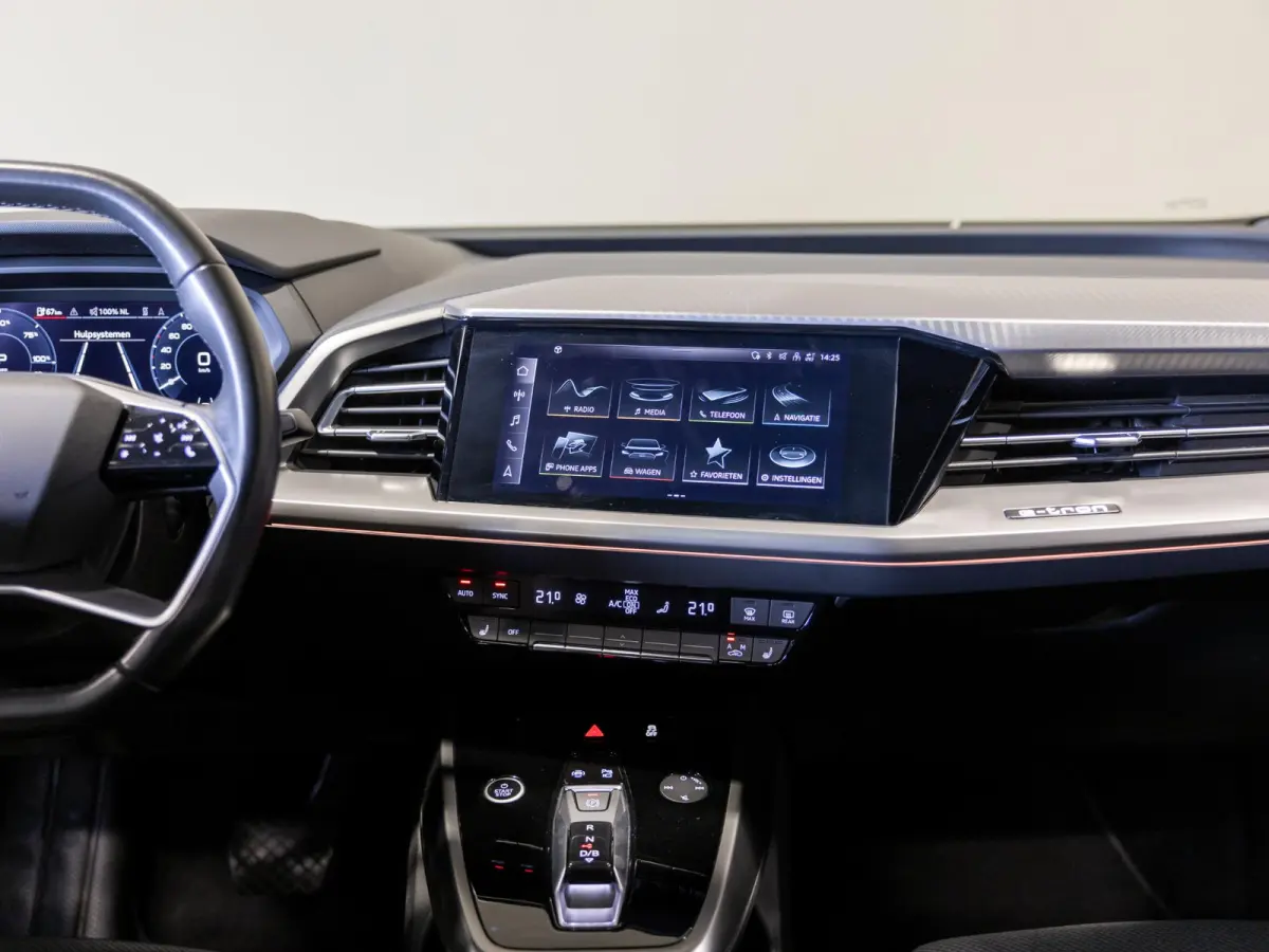 40 Launch edition Advanced Plus 77 kWh / 204pk / Panorama dak / Warmtepomp / Head-up display / Stoelverwarming /